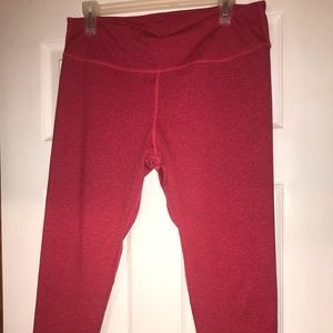 Fabletics Salar Capri - Cranberry Size Large